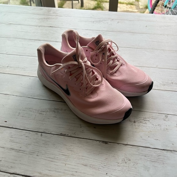 Nike Star Runne pink and black athletic shoes size 7Y - Picture 3 of 11